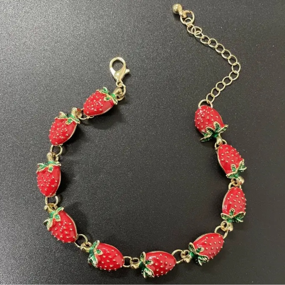 GOLD STRAWBERRY LINK BRACELET